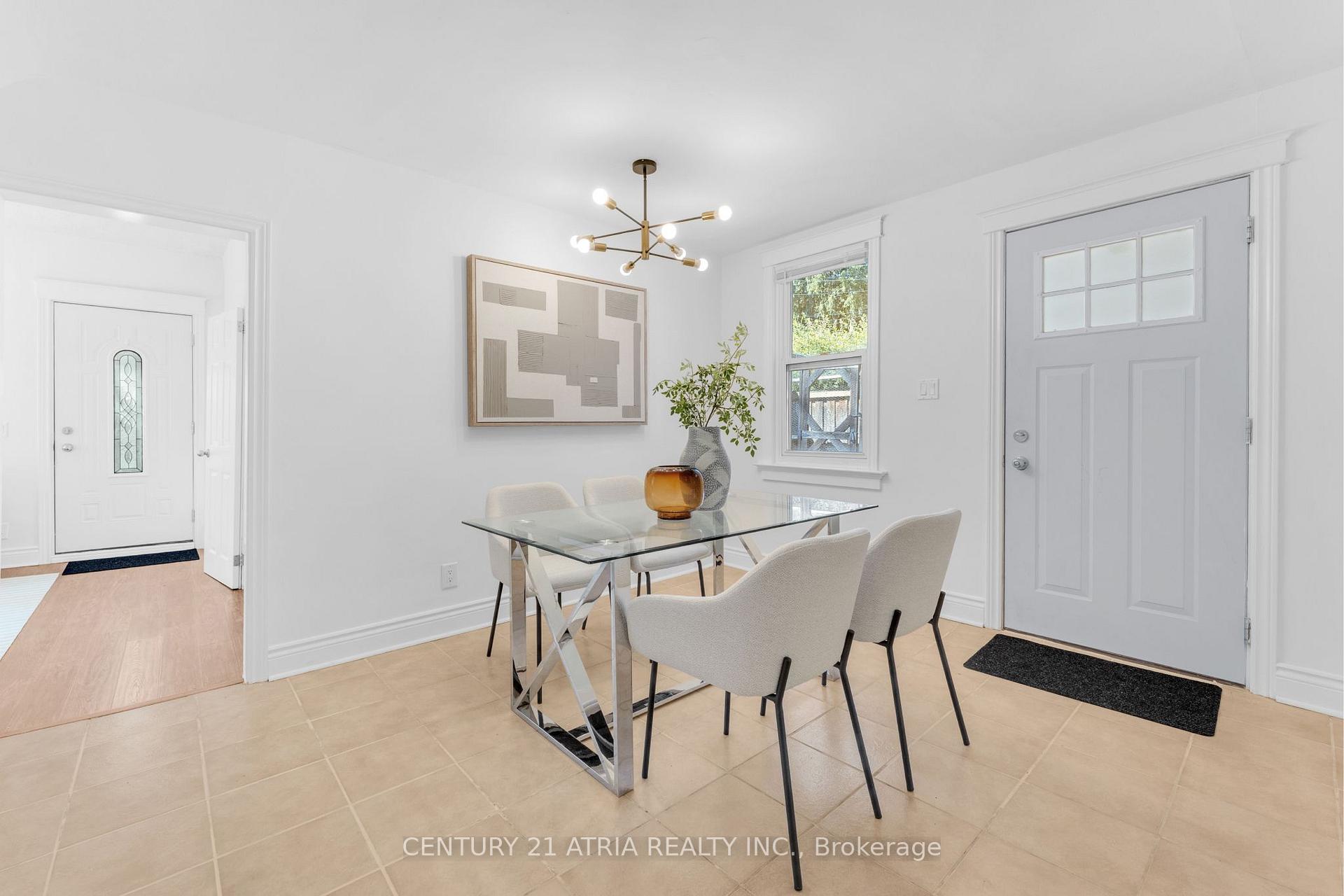 Photo 5 of 609 Pearson Street, Newmarket, Gorham-College Manor — HOMEH