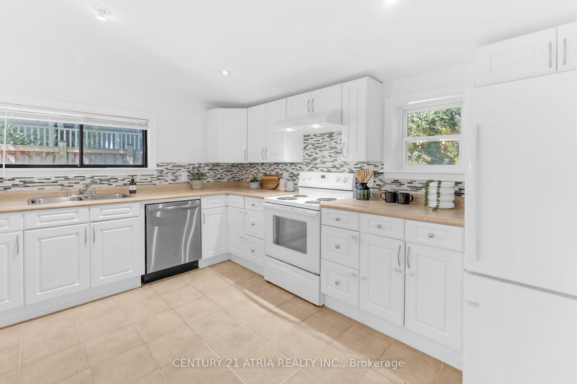 Photo 7 of 609 Pearson Street, Newmarket, Gorham-College Manor — HOMEH