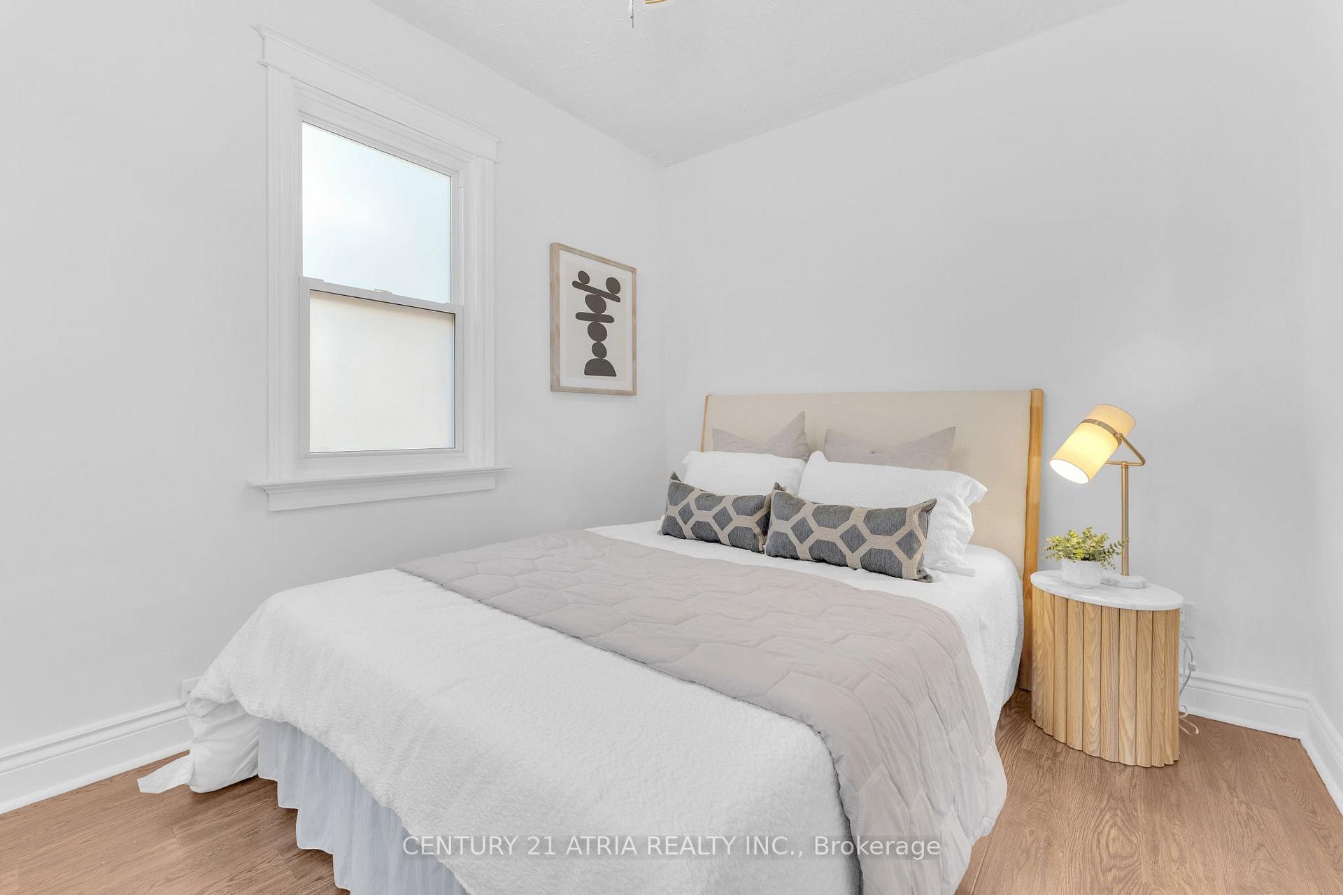 Photo 10 of 609 Pearson Street, Newmarket, Gorham-College Manor — HOMEH