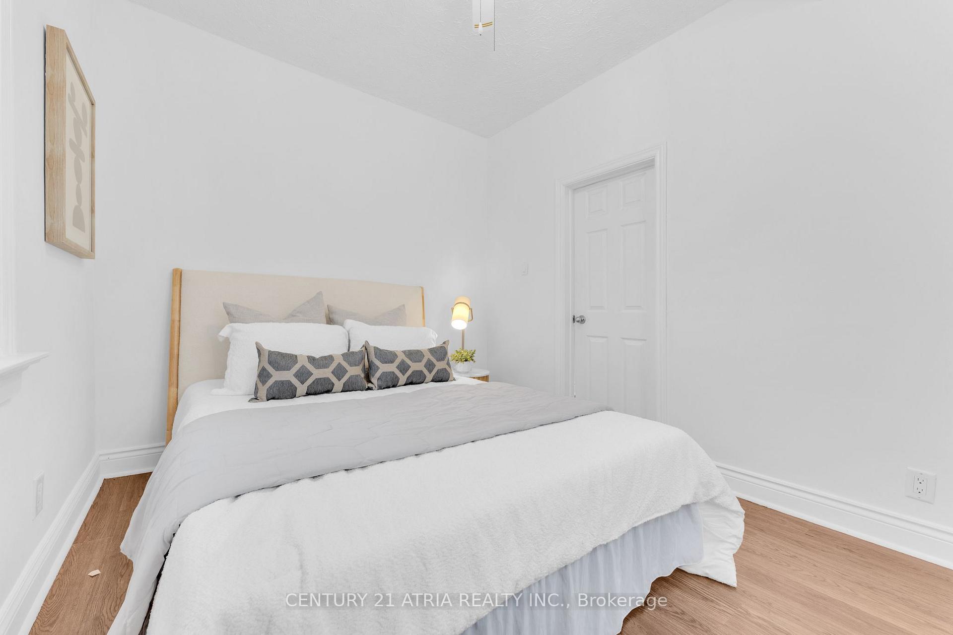 Photo 11 of 609 Pearson Street, Newmarket, Gorham-College Manor — HOMEH