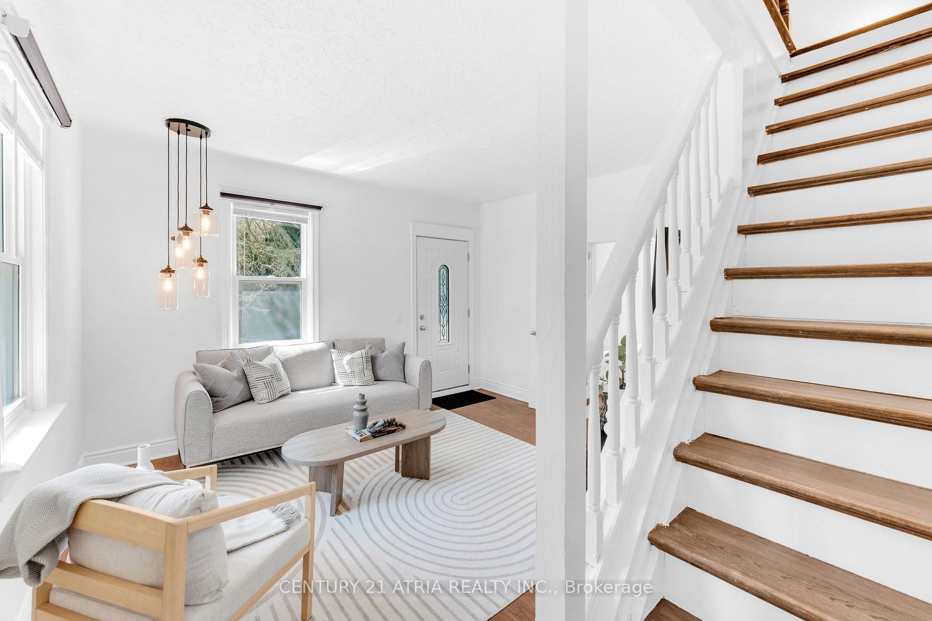 Photo 14 of 609 Pearson Street, Newmarket, Gorham-College Manor — HOMEH