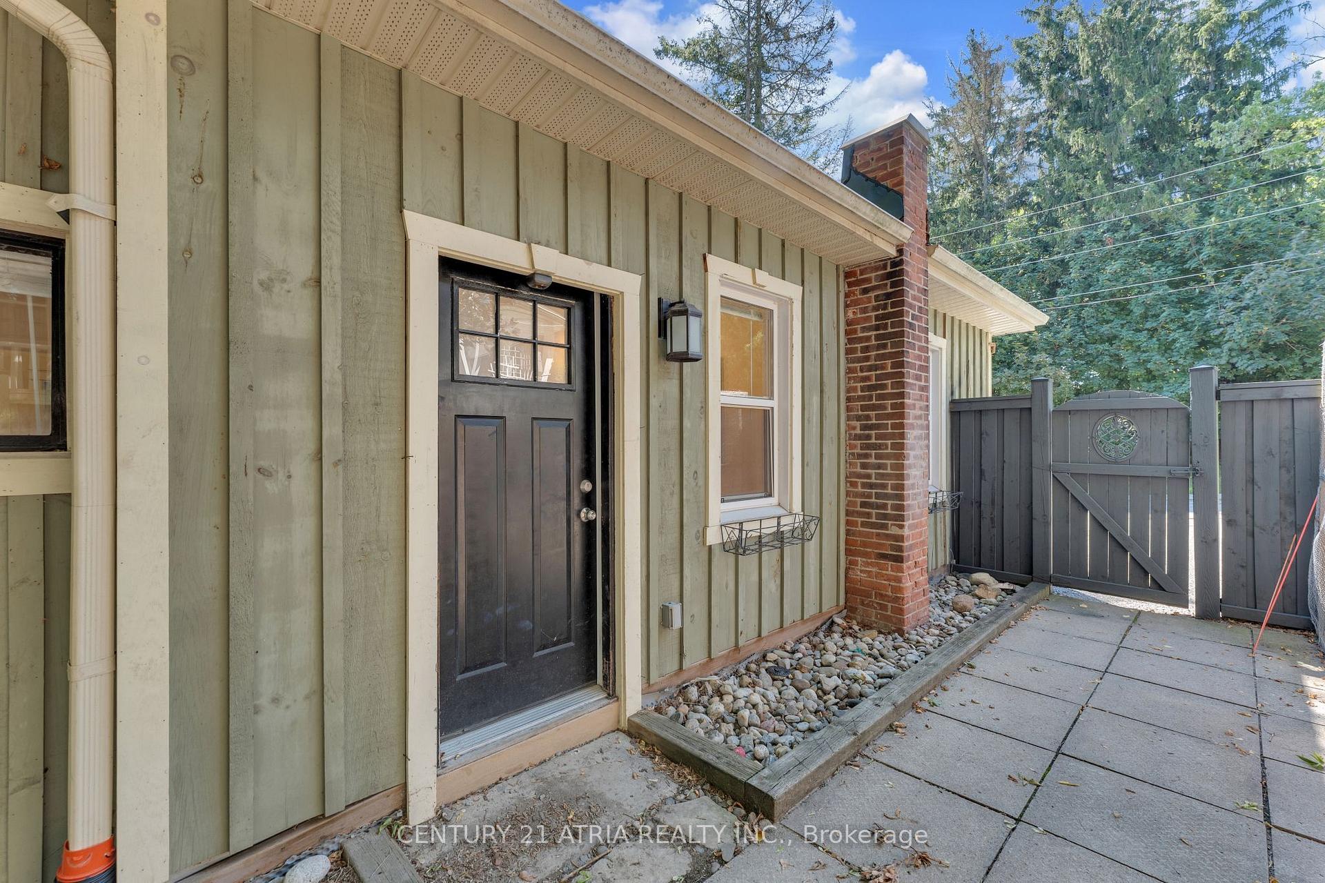 Photo 19 of 609 Pearson Street, Newmarket, Gorham-College Manor — HOMEH