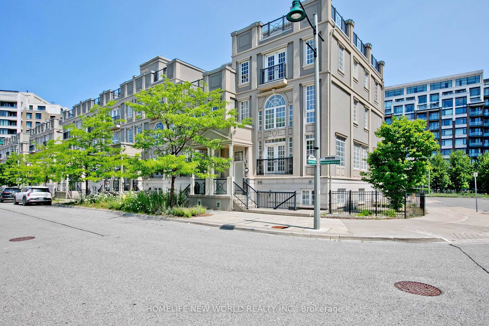 Photo 2 of 1 Mackenzie's Stand Avenue, Markham, Unionville — HOMEH