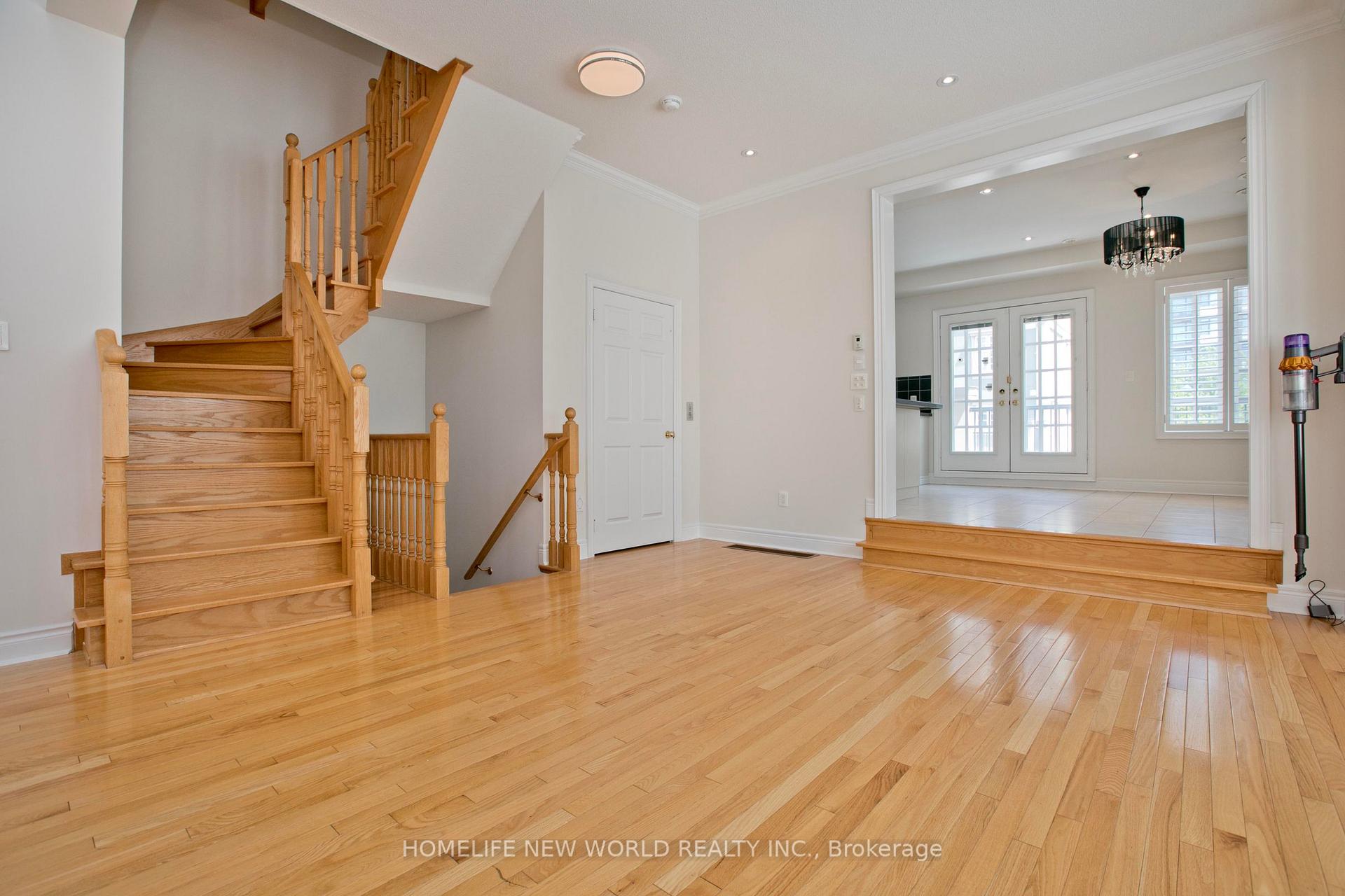 Photo 11 of 1 Mackenzie's Stand Avenue, Markham, Unionville — HOMEH