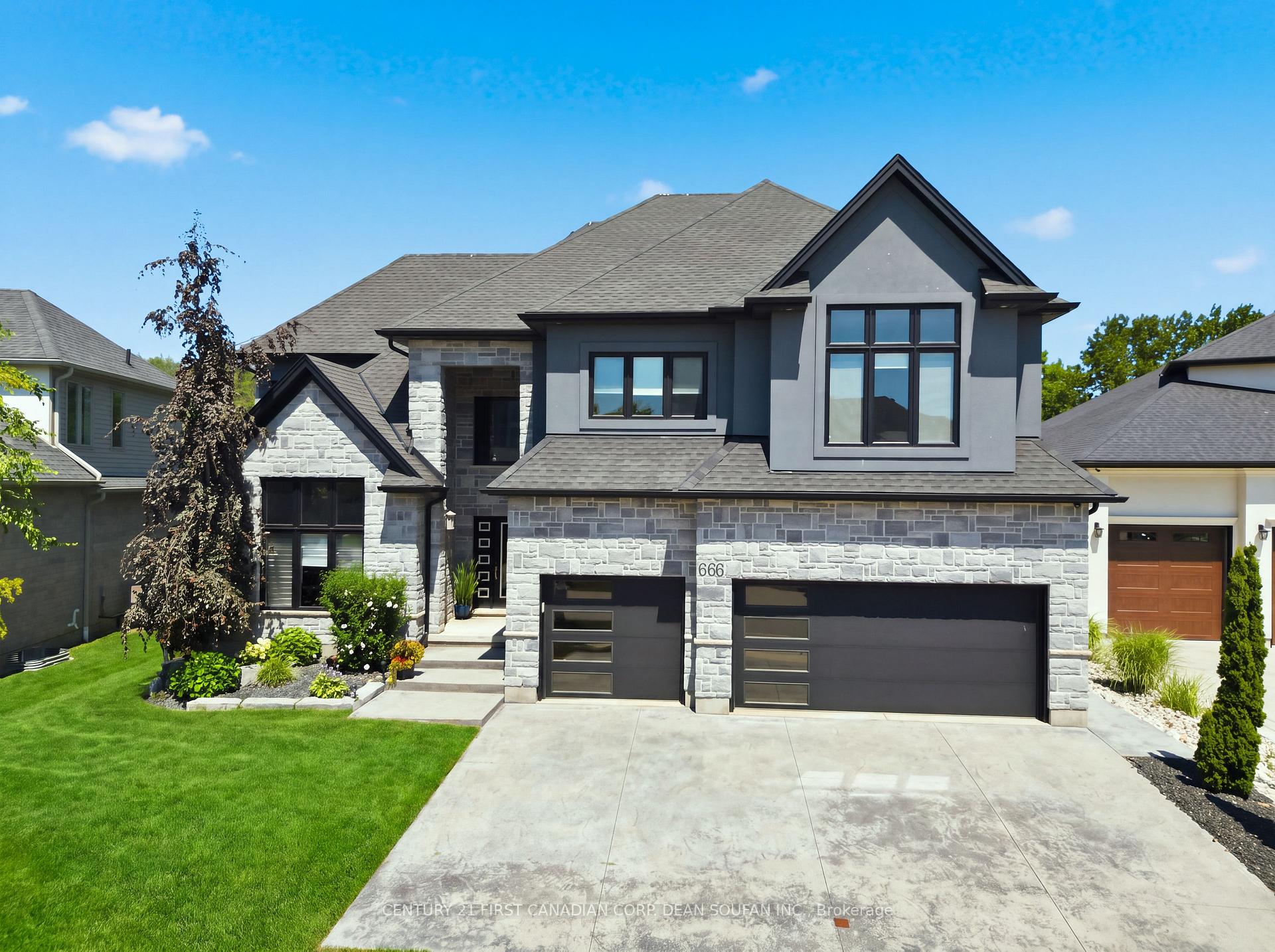Photo 2 of 686 Hickorystick Key, London, North R — HOMEH