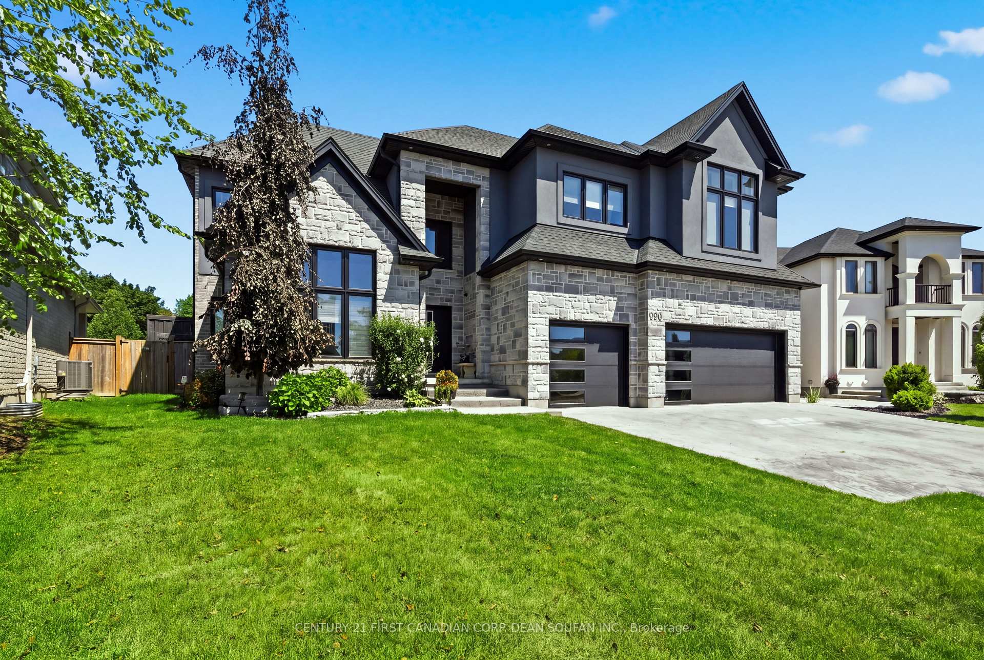 Photo 4 of 686 Hickorystick Key, London, North R — HOMEH