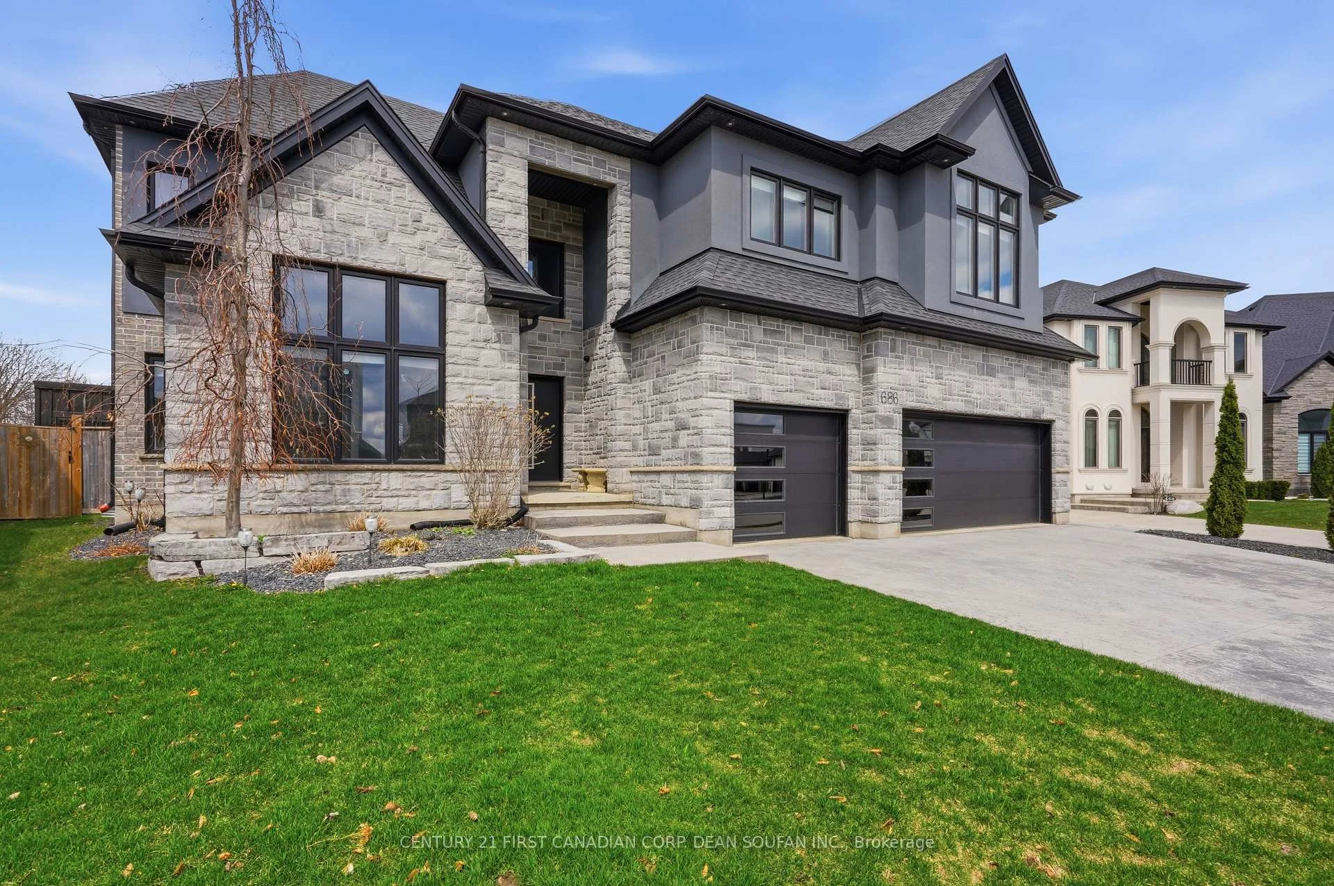 Photo 5 of 686 Hickorystick Key, London, North R — HOMEH