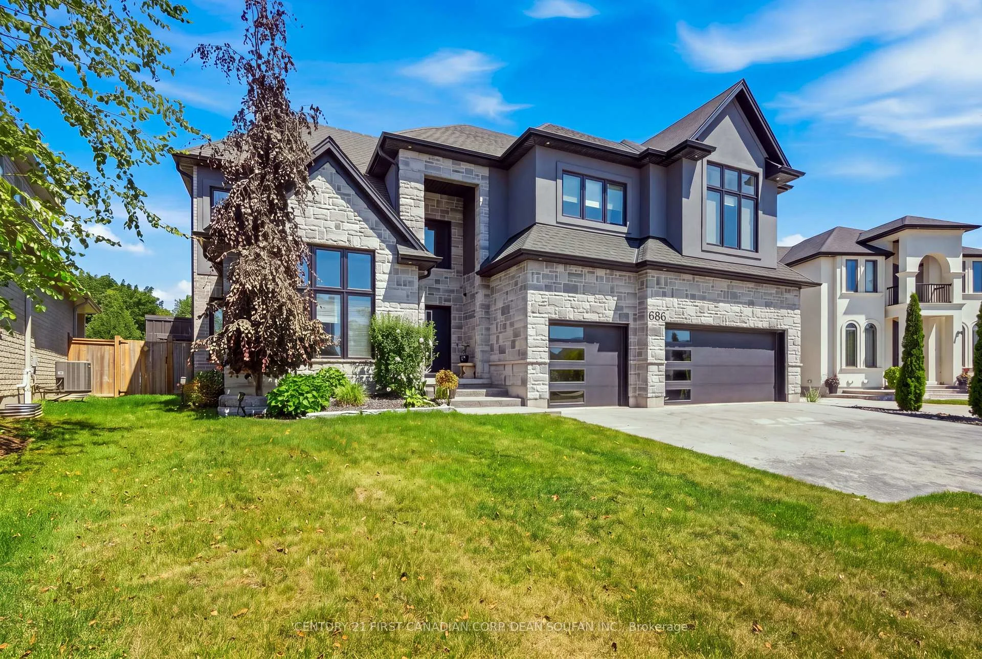 Photo 6 of 686 Hickorystick Key, London, North R — HOMEH