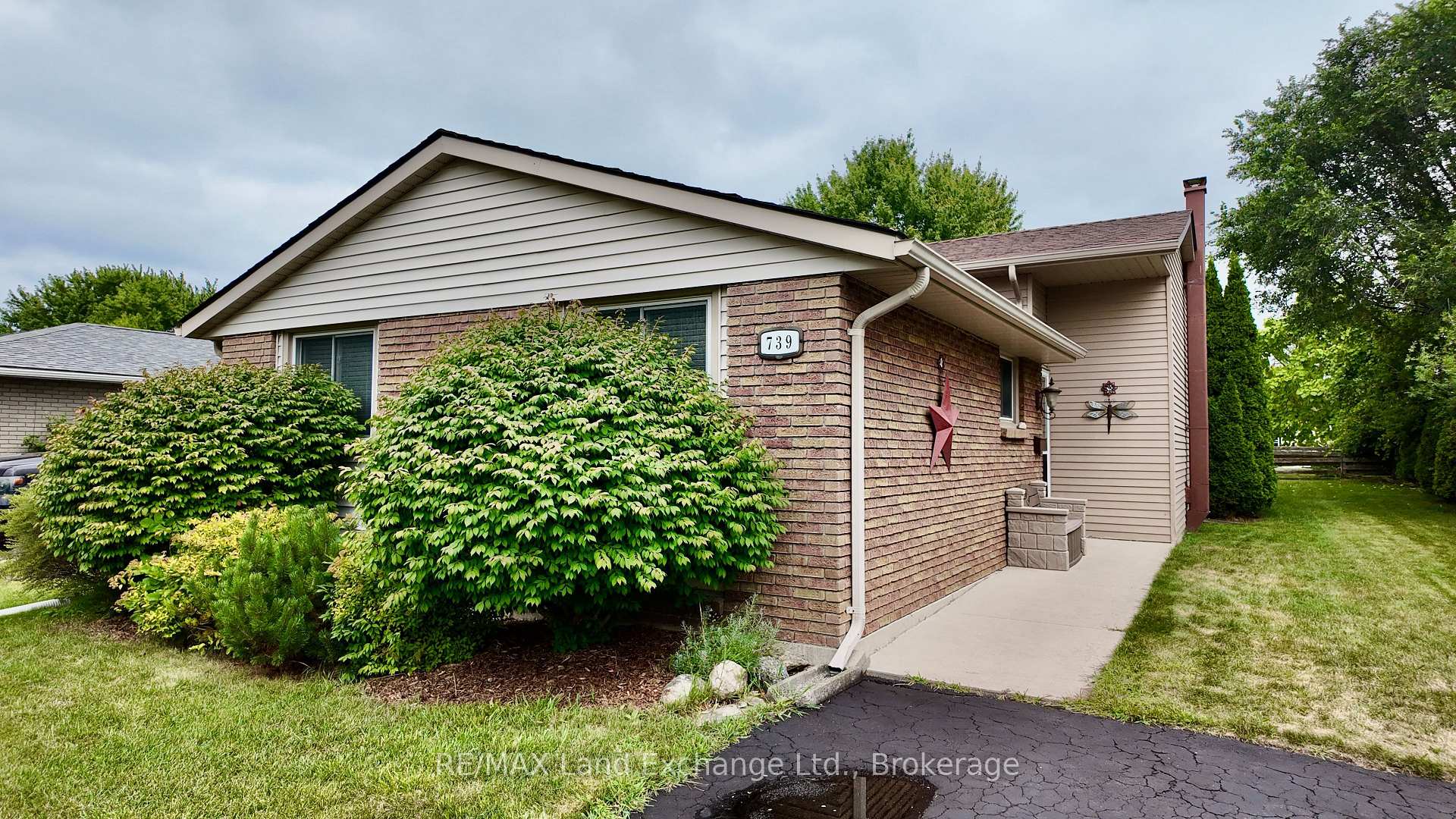 Photo of 739 Palmateer Drive