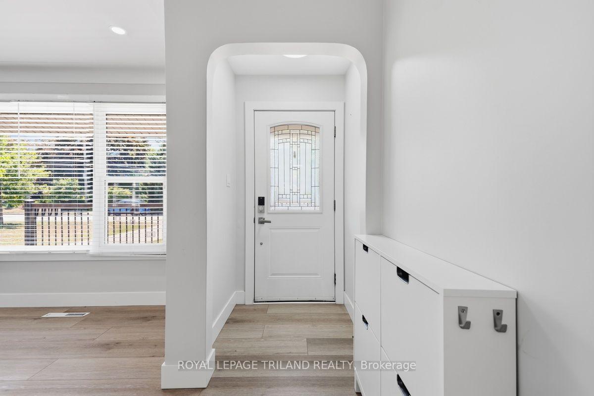 Photo 5 of 308 Reynolds Road, London, South B — HOMEH