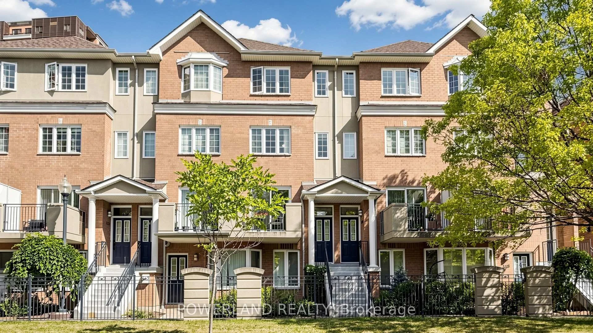 Front of Unit 1120, 28 Sommerset Way