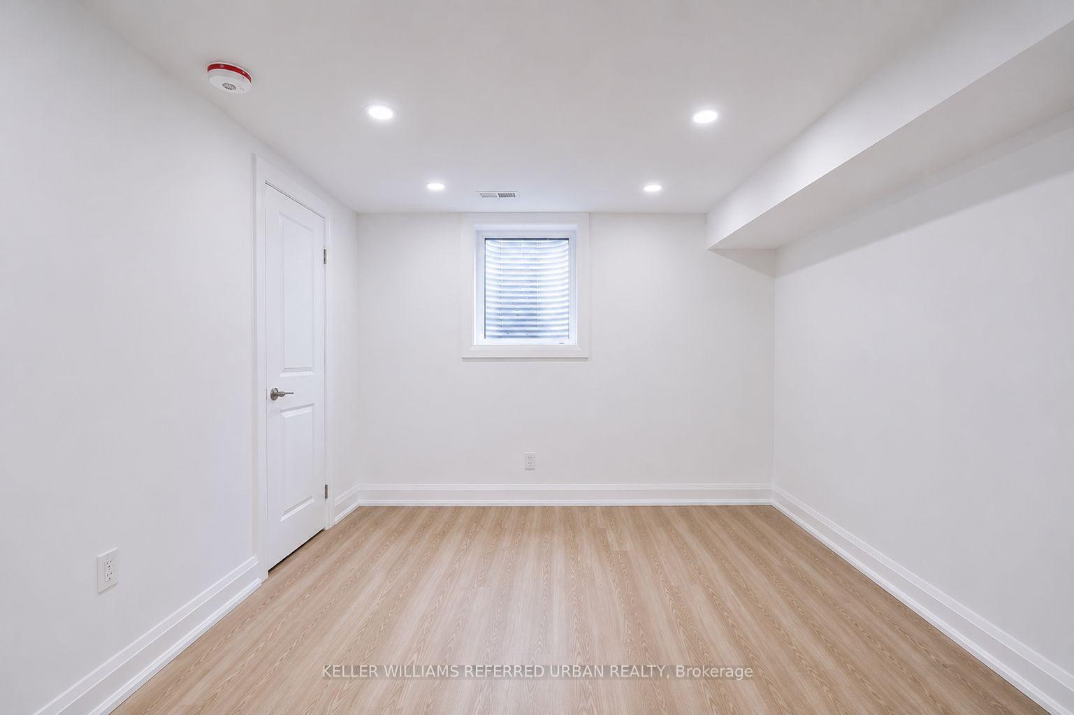 Photo 2 of 6 Chapeltown Crescent, Scarborough, Steeles — HOMEH