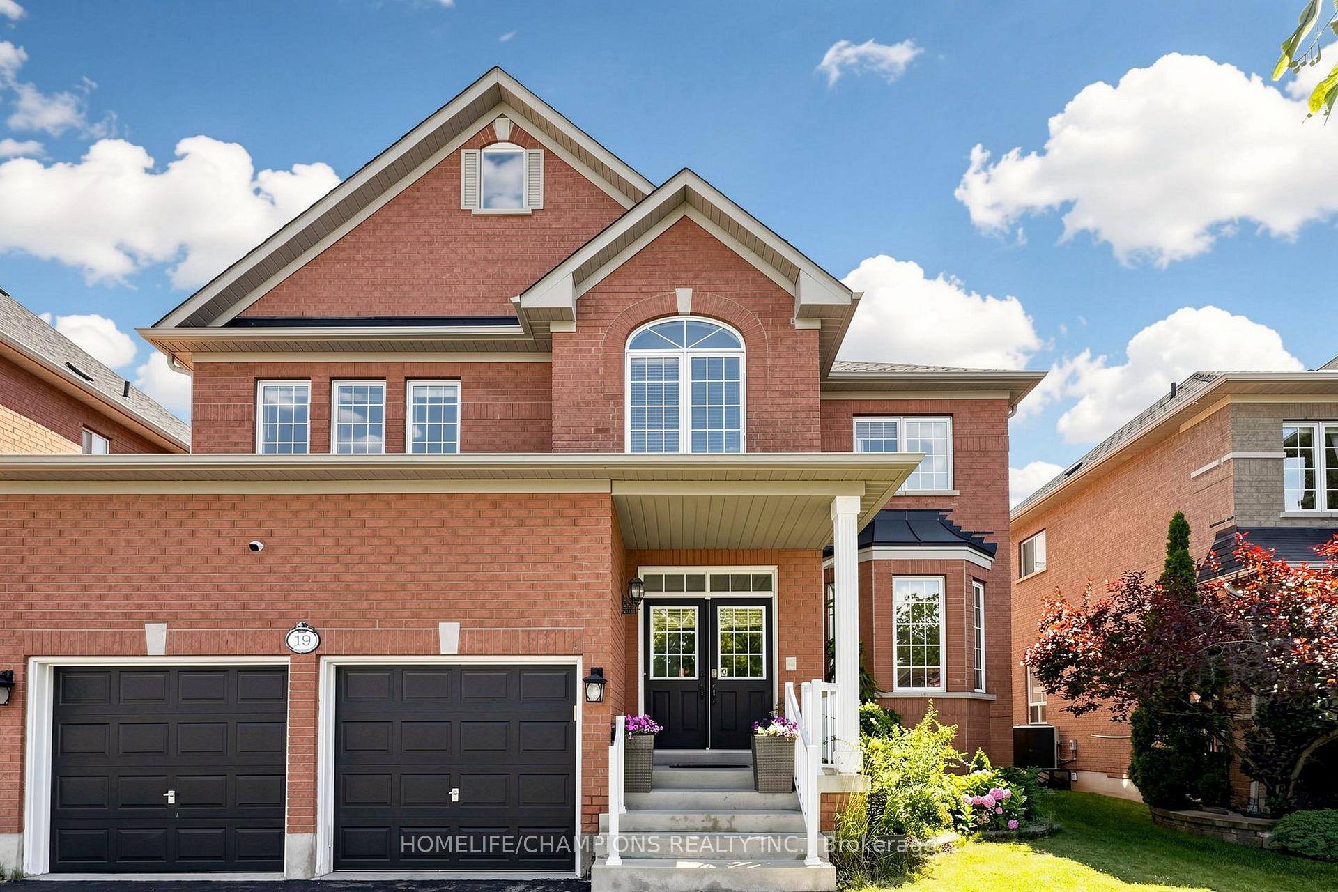 Photo 3 of 19 Tweedie Crescent, Whitby, Williamsburg — HOMEH
