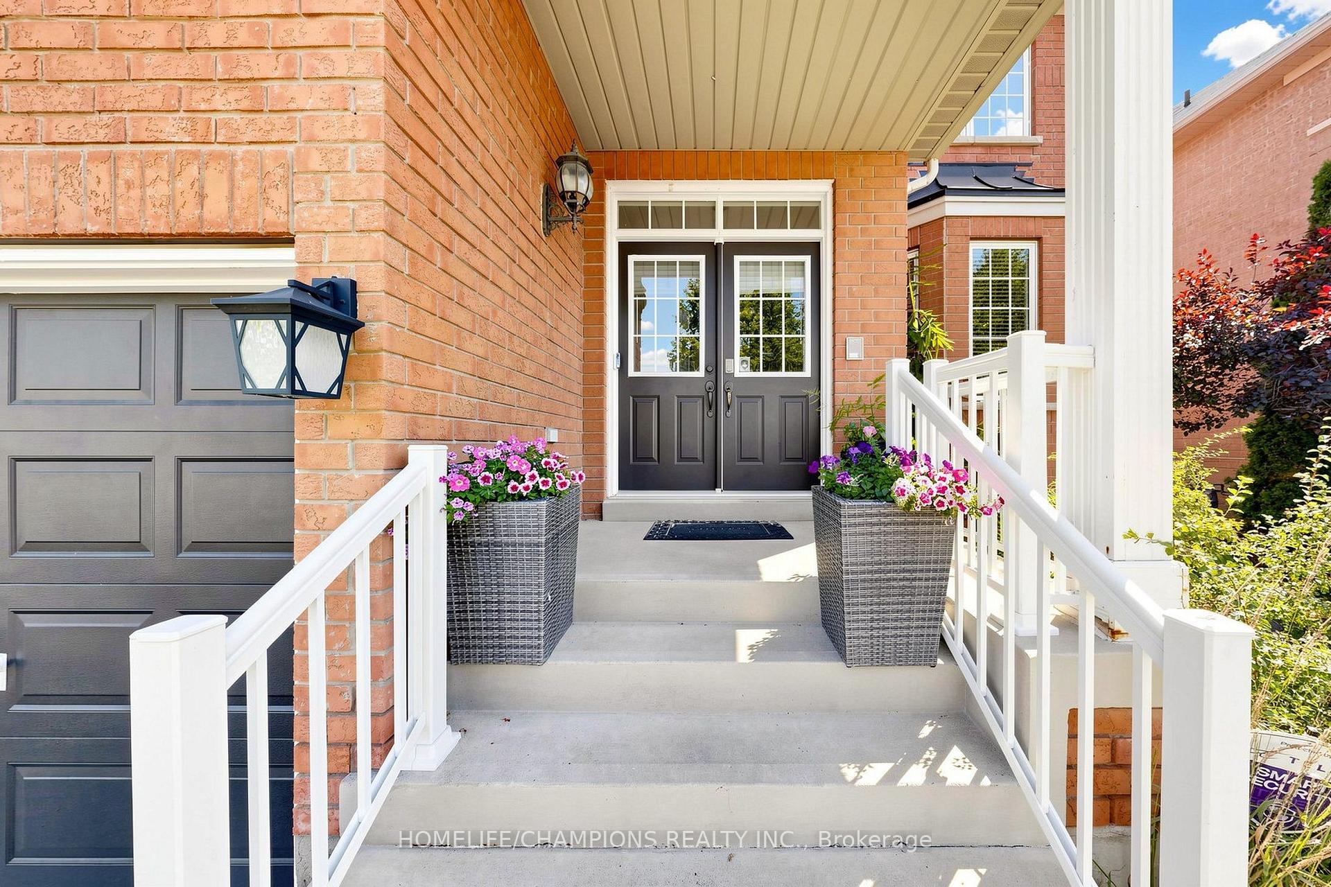 Photo 4 of 19 Tweedie Crescent, Whitby, Williamsburg — HOMEH