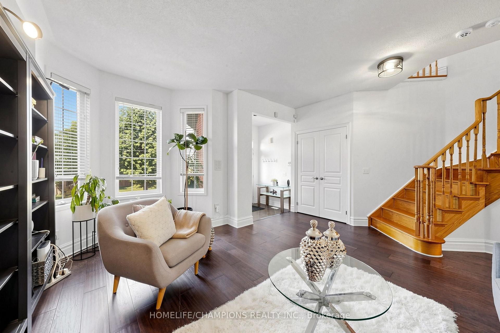 Photo 7 of 19 Tweedie Crescent, Whitby, Williamsburg — HOMEH