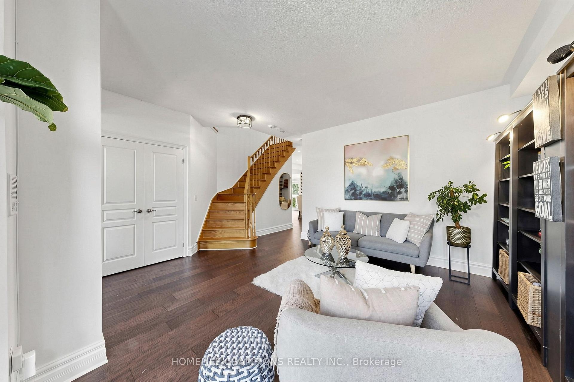 Photo 10 of 19 Tweedie Crescent, Whitby, Williamsburg — HOMEH
