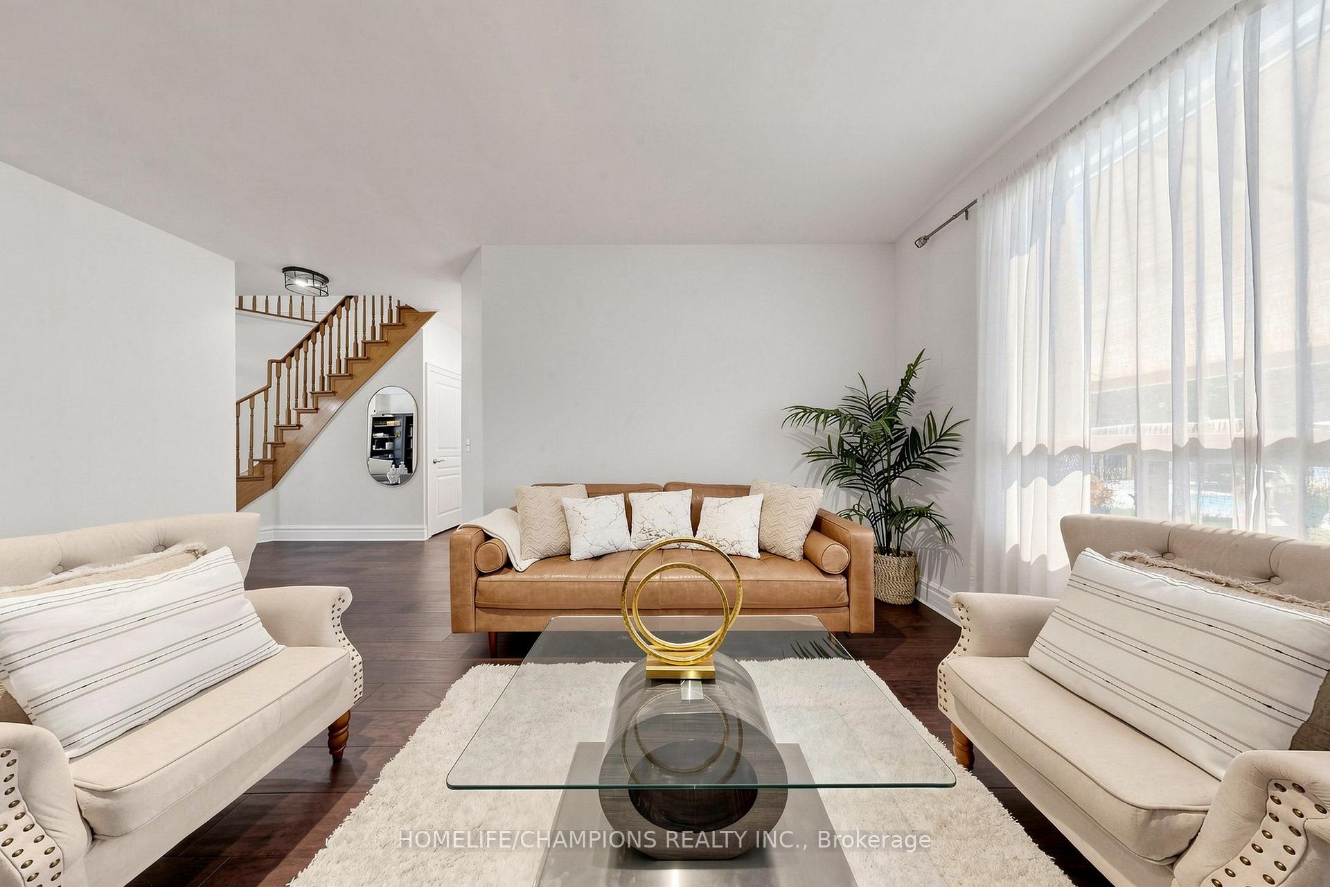 Photo 13 of 19 Tweedie Crescent, Whitby, Williamsburg — HOMEH