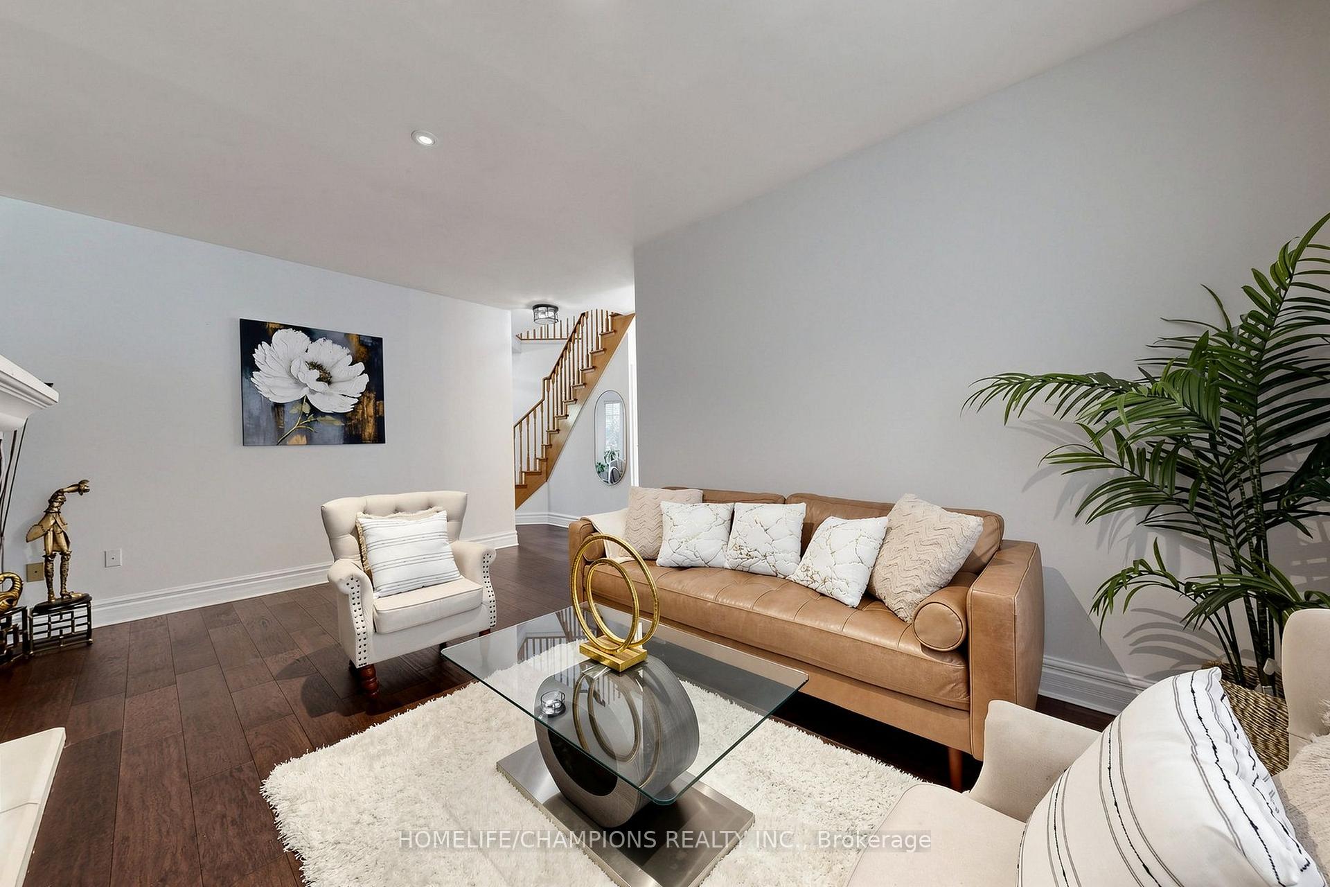 Photo 15 of 19 Tweedie Crescent, Whitby, Williamsburg — HOMEH