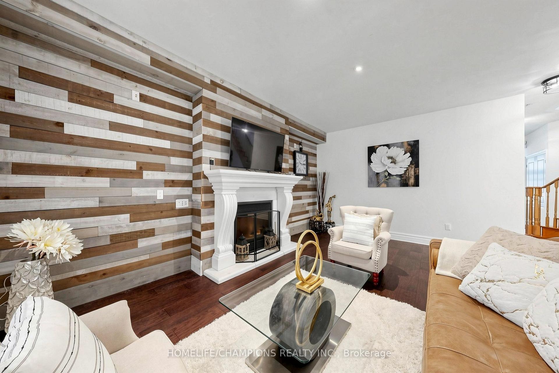 Photo 16 of 19 Tweedie Crescent, Whitby, Williamsburg — HOMEH