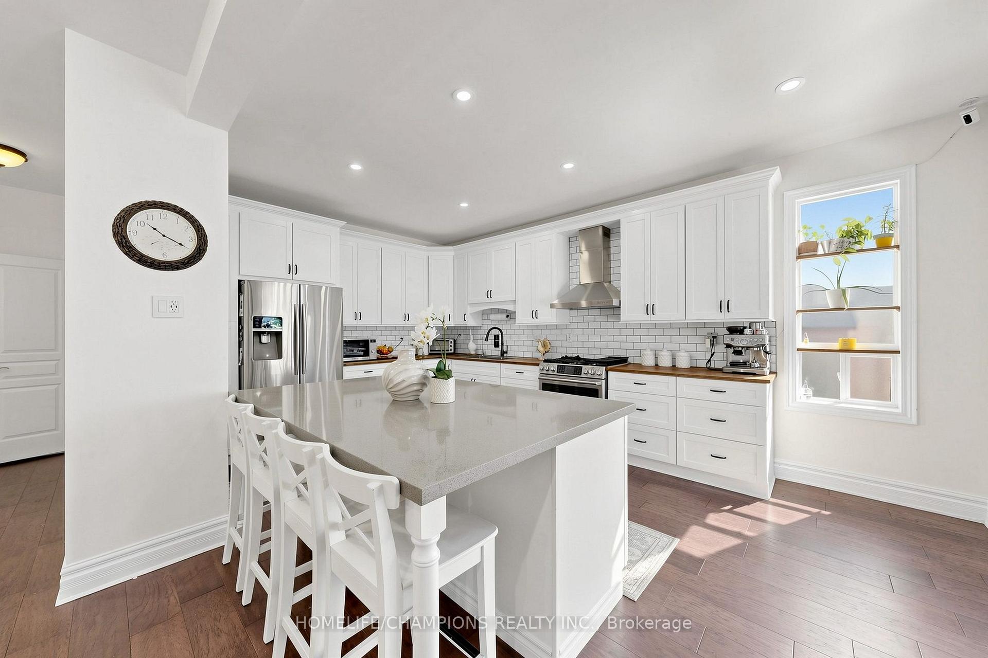 Photo 17 of 19 Tweedie Crescent, Whitby, Williamsburg — HOMEH