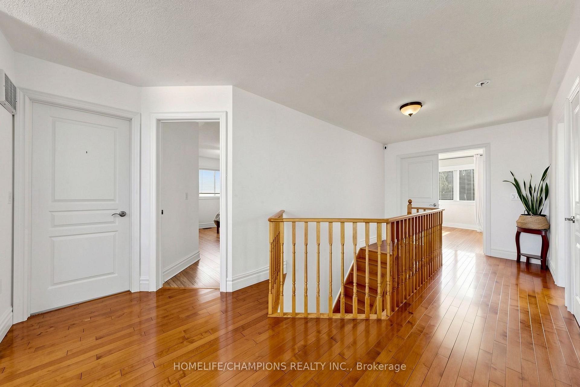 Photo 32 of 19 Tweedie Crescent, Whitby, Williamsburg — HOMEH