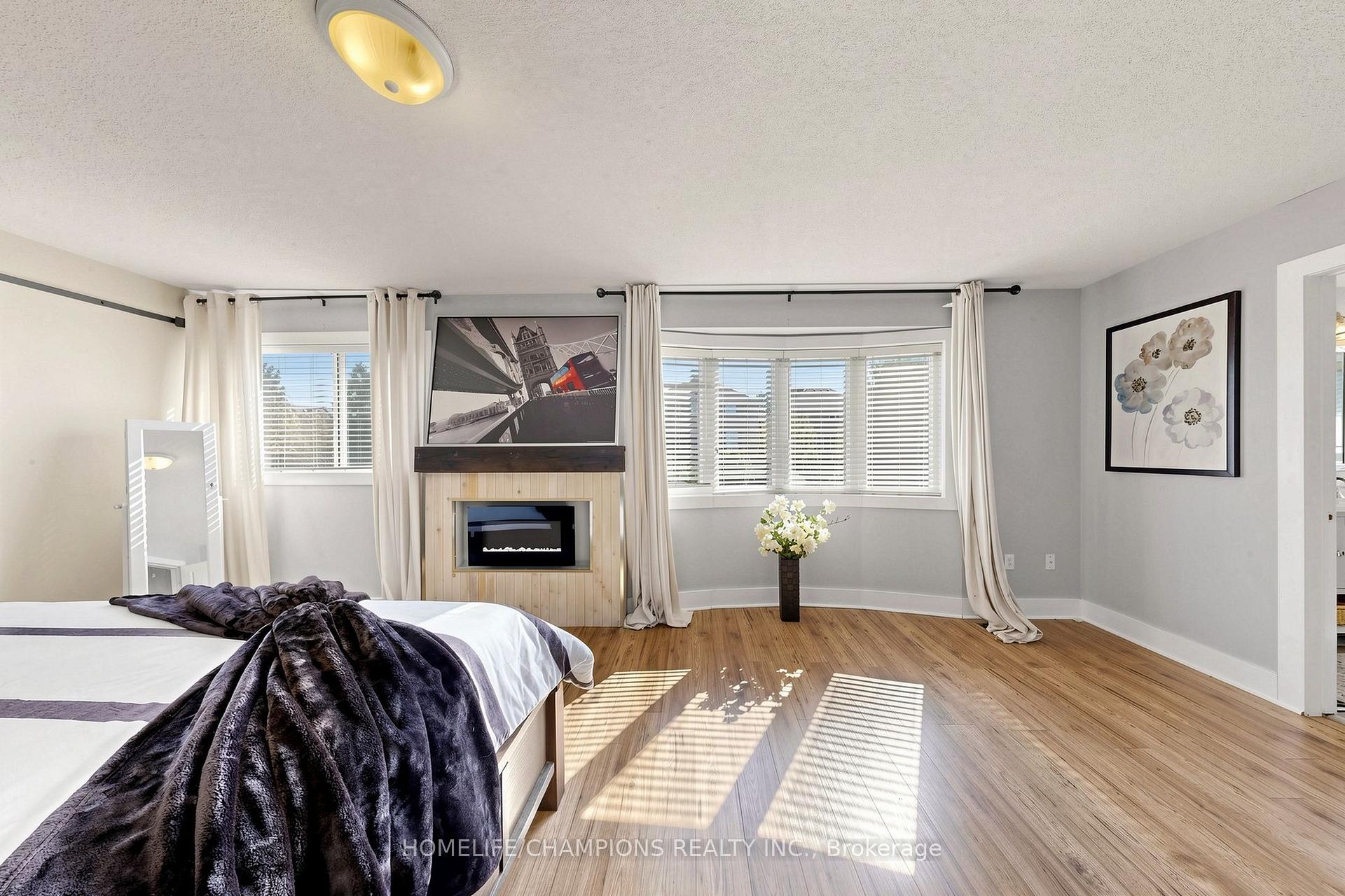 Photo 36 of 19 Tweedie Crescent, Whitby, Williamsburg — HOMEH