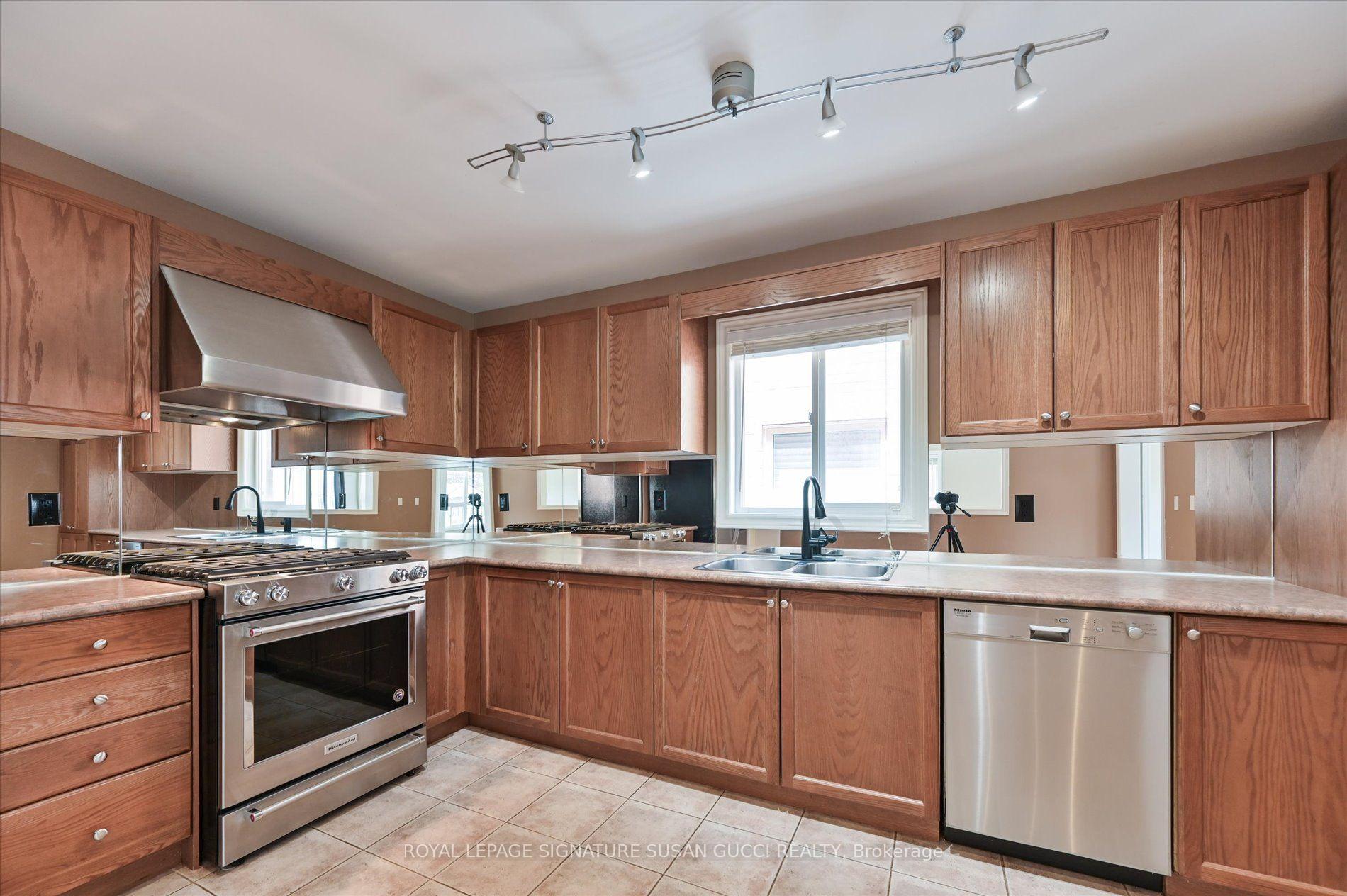 Photo 11 of 51 Landsdown Crescent, Markham, Wismer — HOMEH