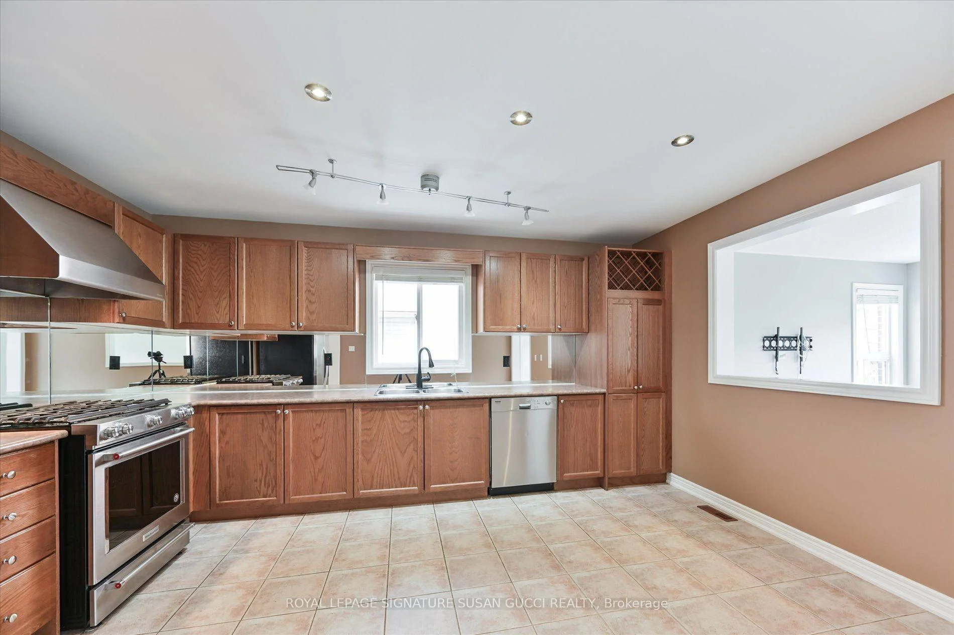 Photo 12 of 51 Landsdown Crescent, Markham, Wismer — HOMEH