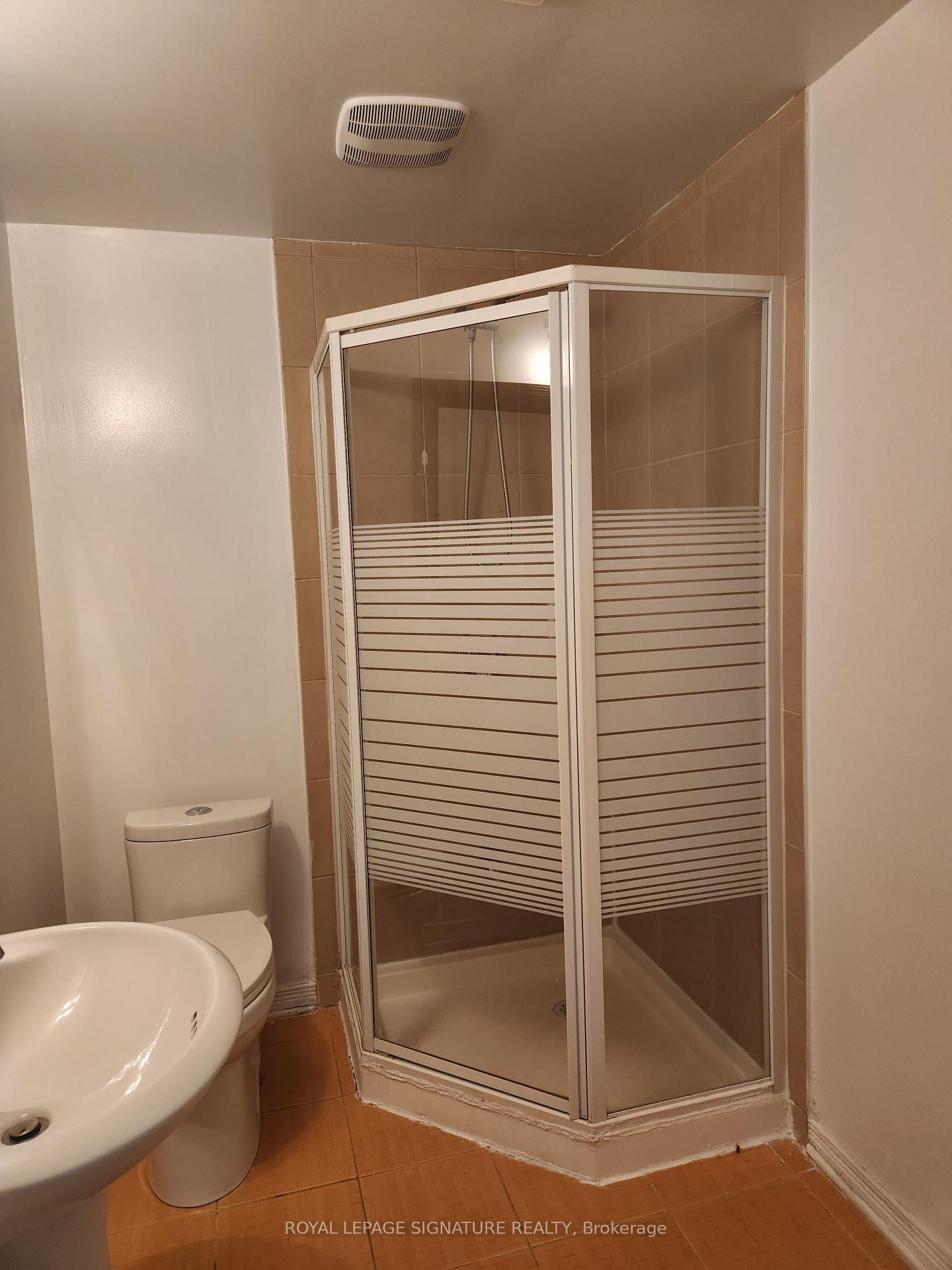 Photo 6 of Unit Basement, 2814 Windjammer Road, Mississauga, Erin Mills — HOMEH