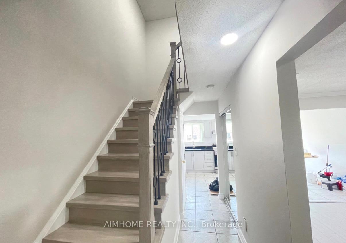 Photo 9 of 21 Maitland Drive S, Markham, Milliken Mills West — HOMEH