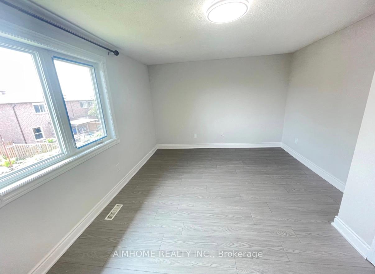 Photo 10 of 21 Maitland Drive S, Markham, Milliken Mills West — HOMEH