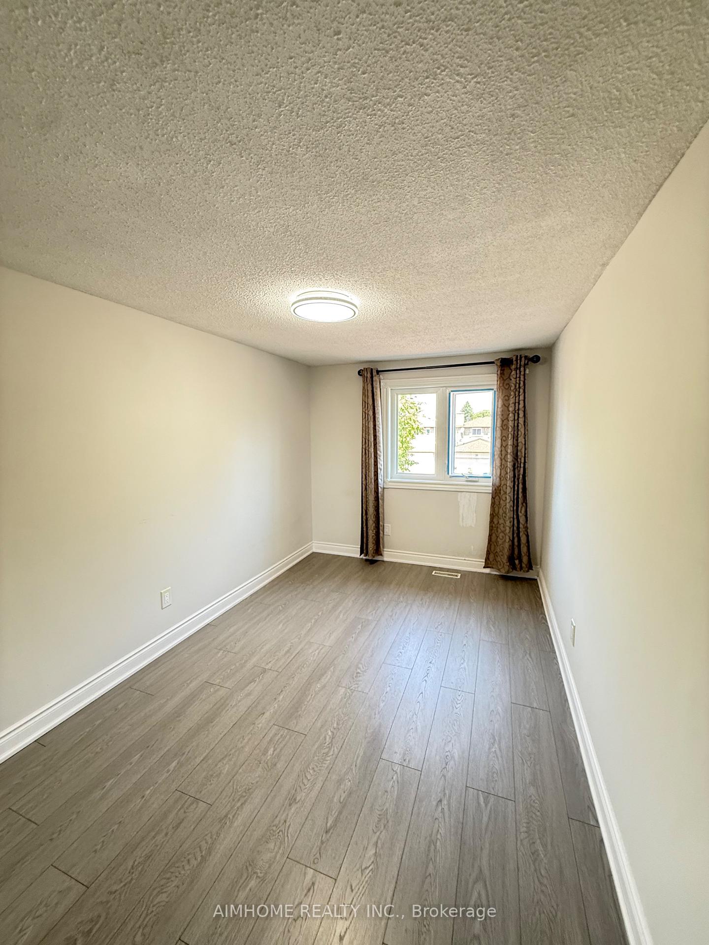 Photo 15 of 21 Maitland Drive S, Markham, Milliken Mills West — HOMEH