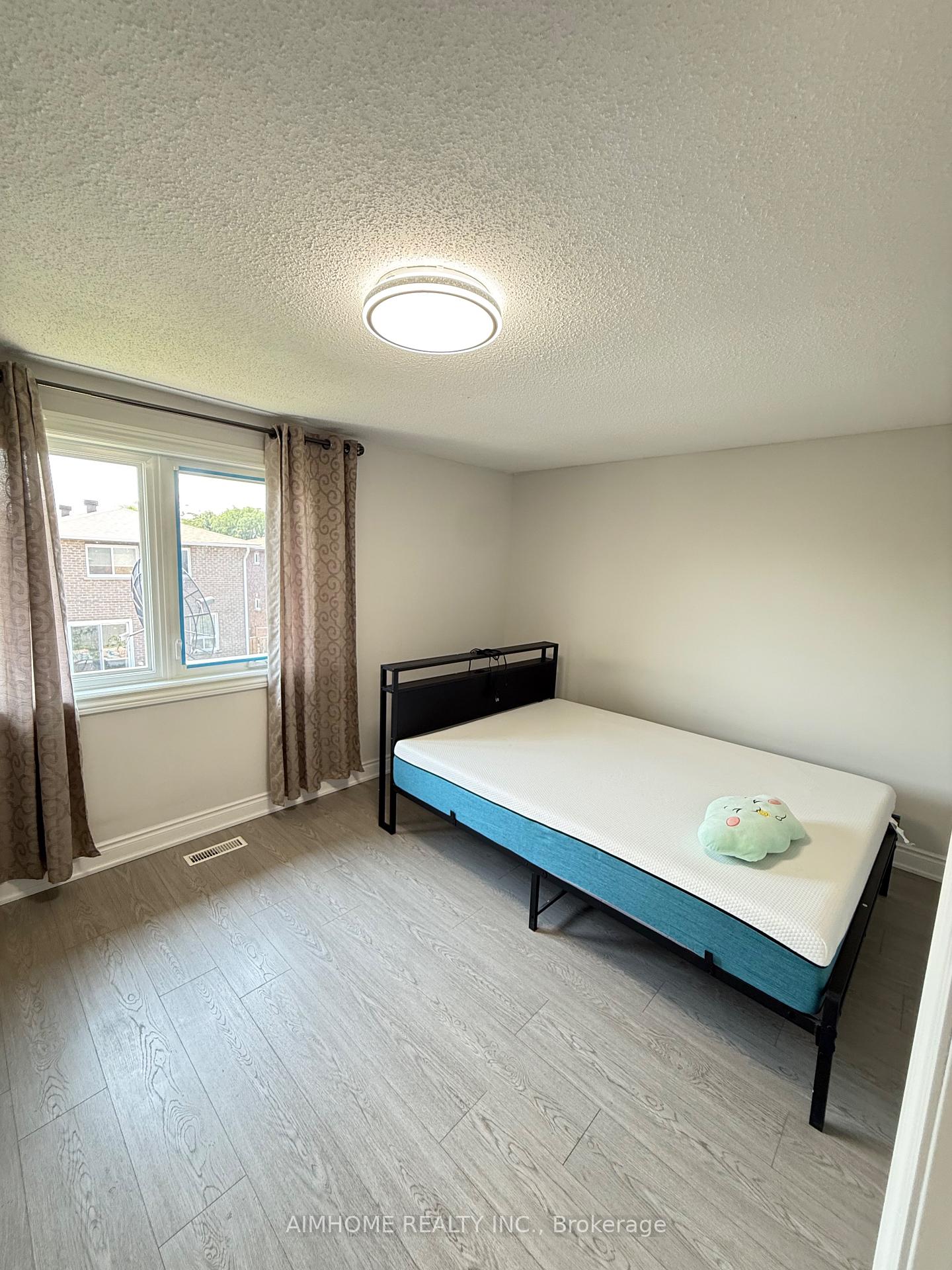 Photo 17 of 21 Maitland Drive S, Markham, Milliken Mills West — HOMEH