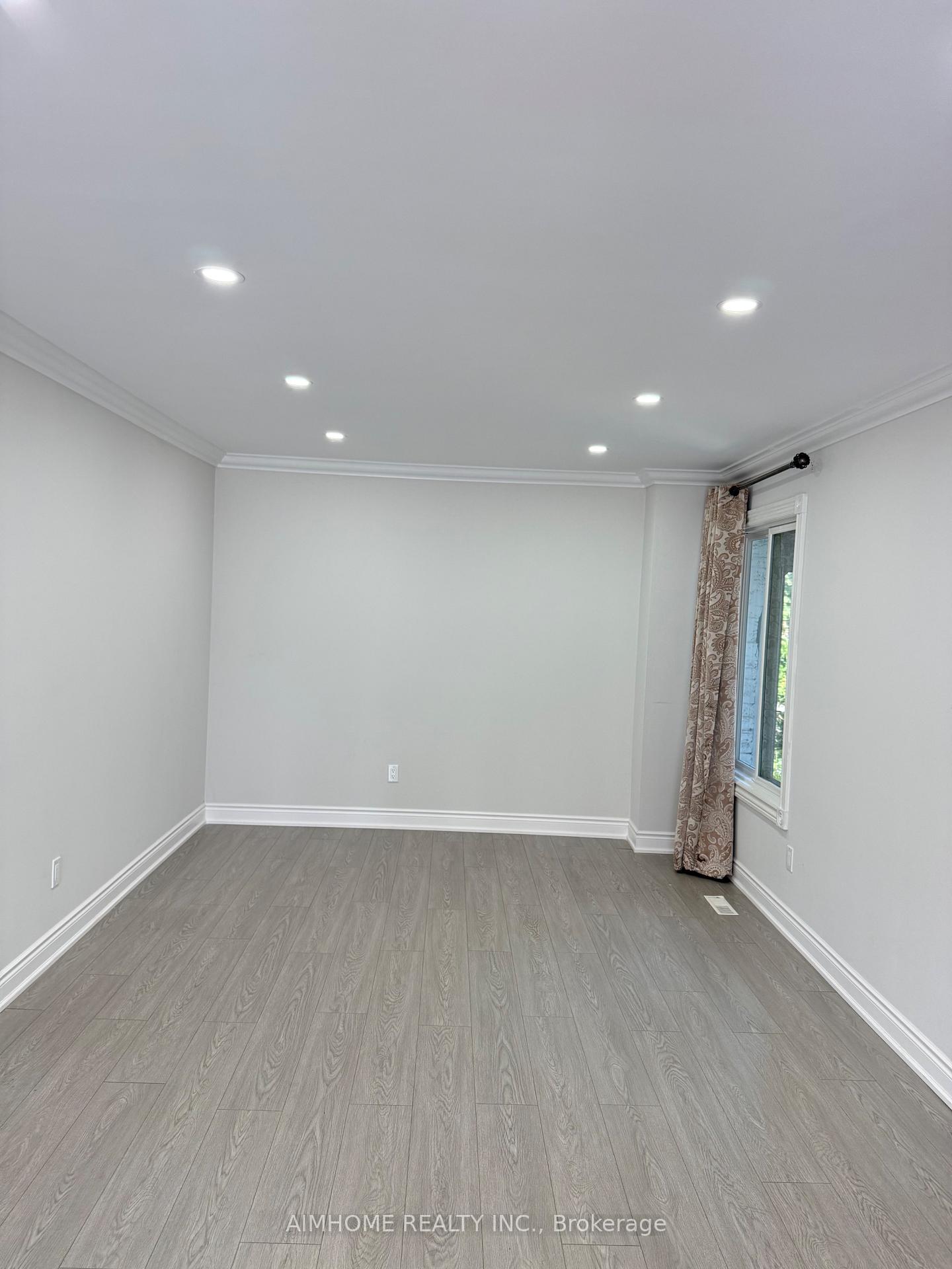 Photo 18 of 21 Maitland Drive S, Markham, Milliken Mills West — HOMEH
