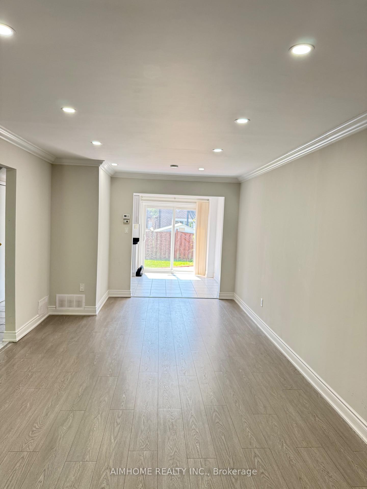 Photo 19 of 21 Maitland Drive S, Markham, Milliken Mills West — HOMEH