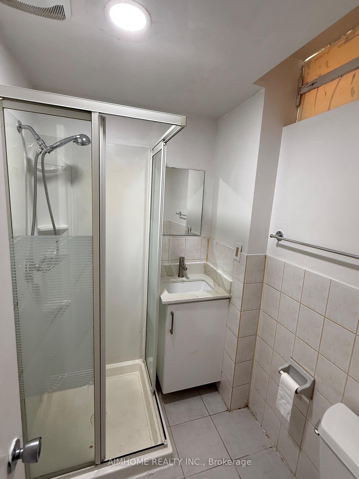 Photo 22 of 21 Maitland Drive S, Markham, Milliken Mills West — HOMEH