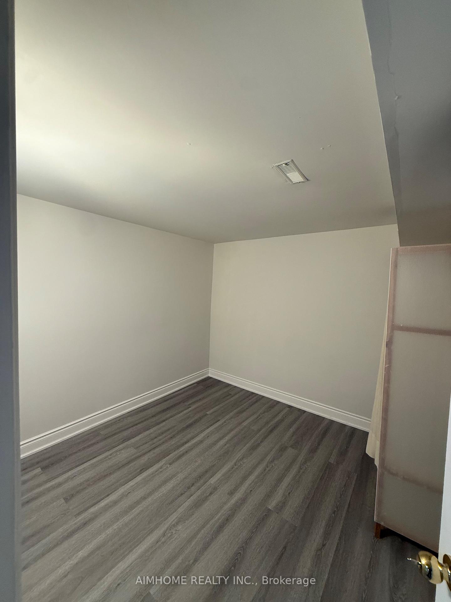 Photo 24 of 21 Maitland Drive S, Markham, Milliken Mills West — HOMEH
