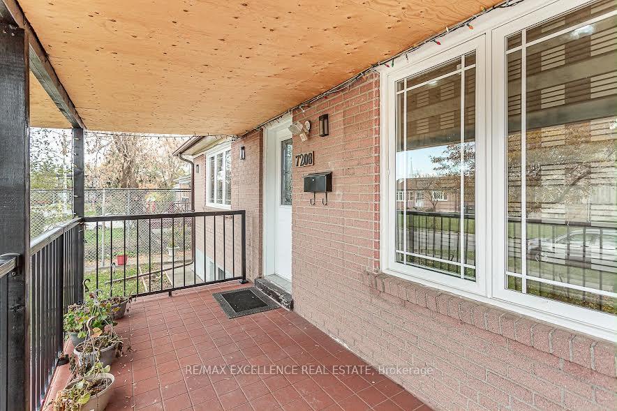 Photo 3 of 7208 Hermitage Road, Mississauga, Malton — HOMEH