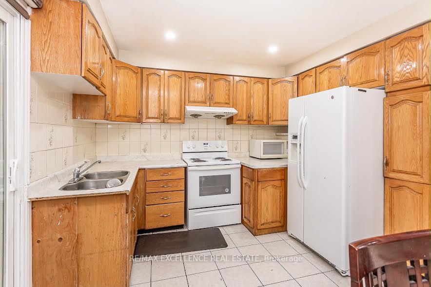 Photo 4 of 7208 Hermitage Road, Mississauga, Malton — HOMEH