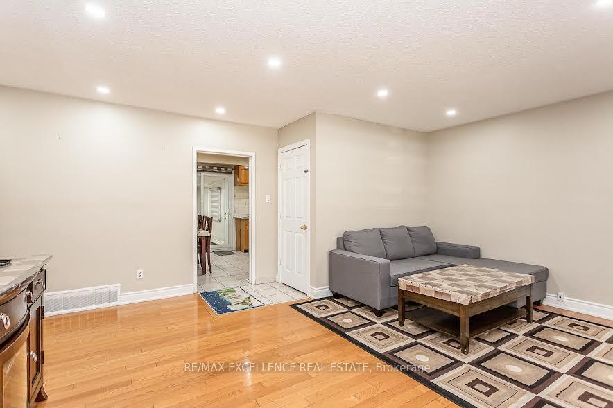 Photo 5 of 7208 Hermitage Road, Mississauga, Malton — HOMEH