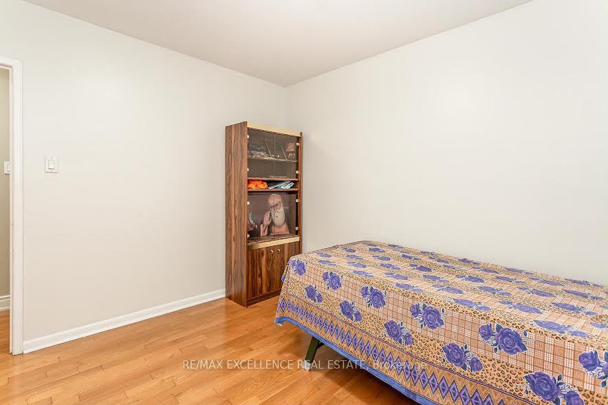 Photo 13 of 7208 Hermitage Road, Mississauga, Malton — HOMEH