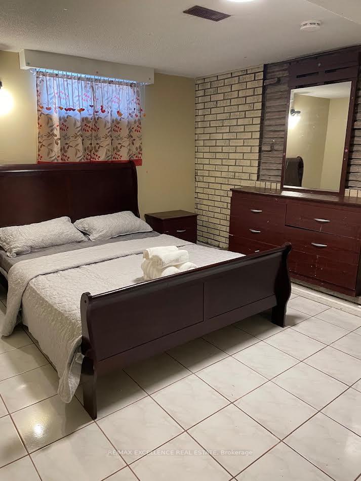 Photo 22 of 7208 Hermitage Road, Mississauga, Malton — HOMEH