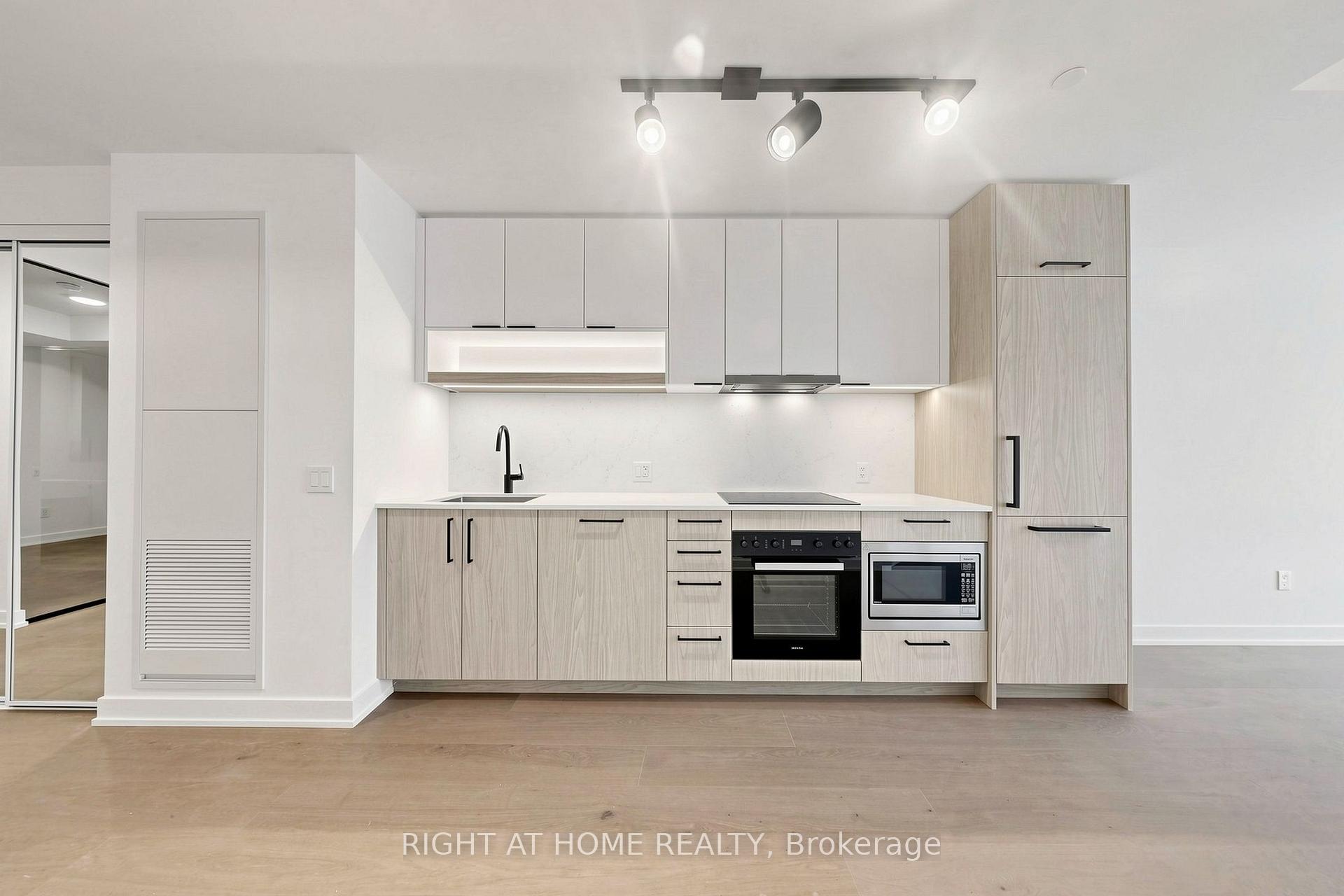 Photo 5 of Unit 536, 91 Montclair Avenue, Toronto, Forest Hill South — HOMEH