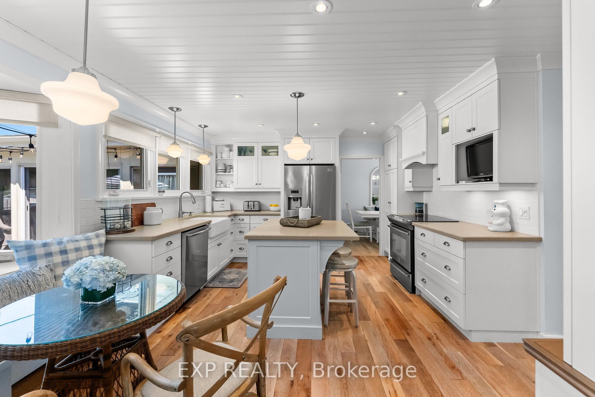 Photo 5 of 3279 Saint Patrick Avenue, Niagara Falls, Stamford — HOMEH