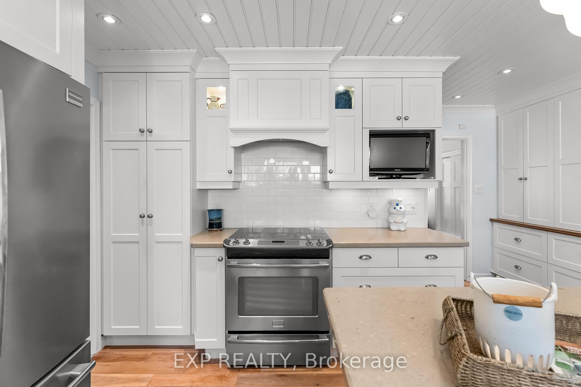 Photo 24 of 3279 Saint Patrick Avenue, Niagara Falls, Stamford — HOMEH