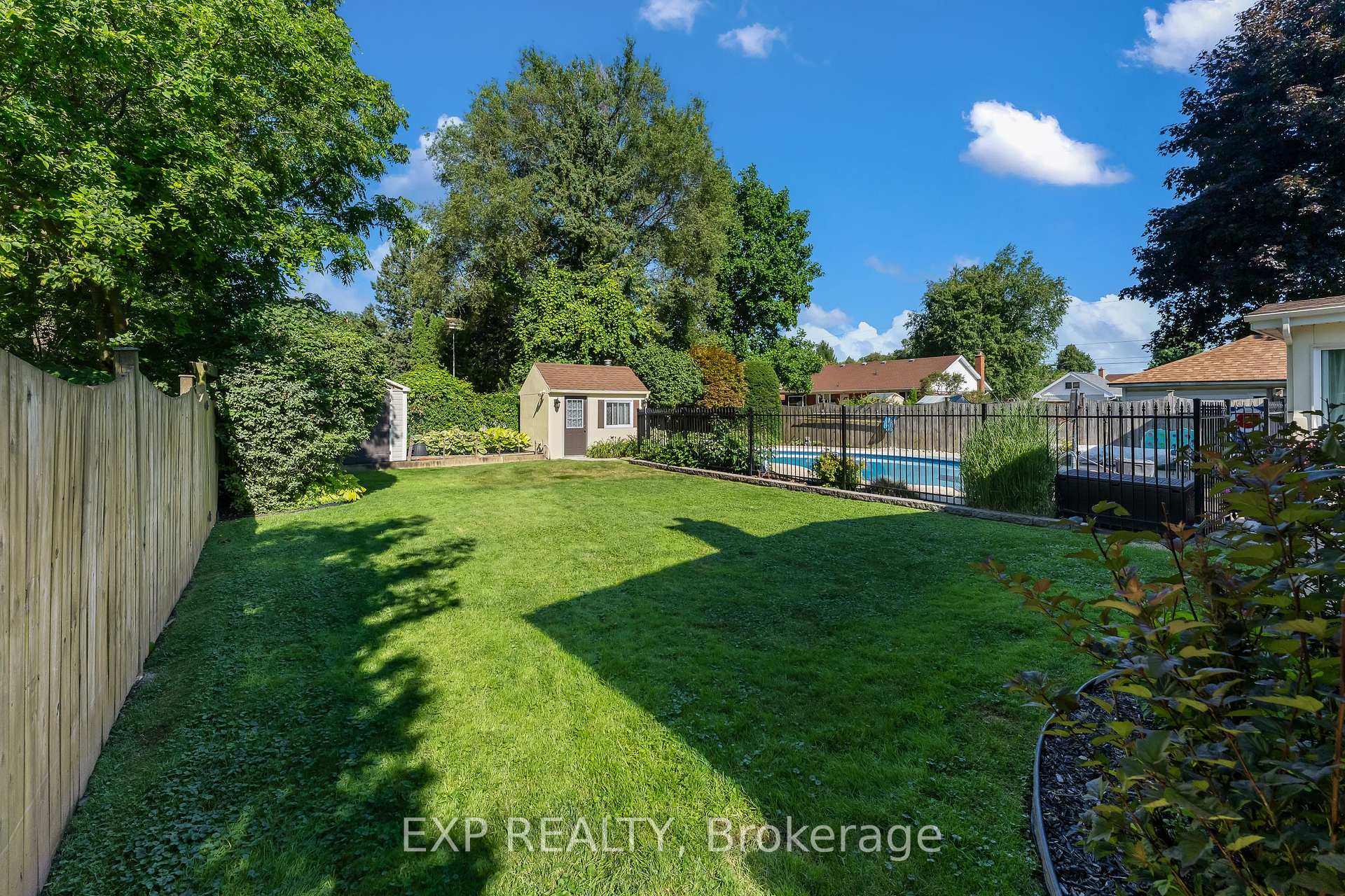 Photo 2 of 3279 Saint Patrick Avenue, Niagara Falls, Stamford — HOMEH