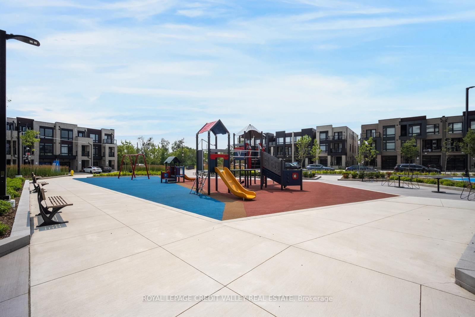 Photo 4 of 6 Flavelle Trail, Vaughan, Steeles West Industrial — HOMEH