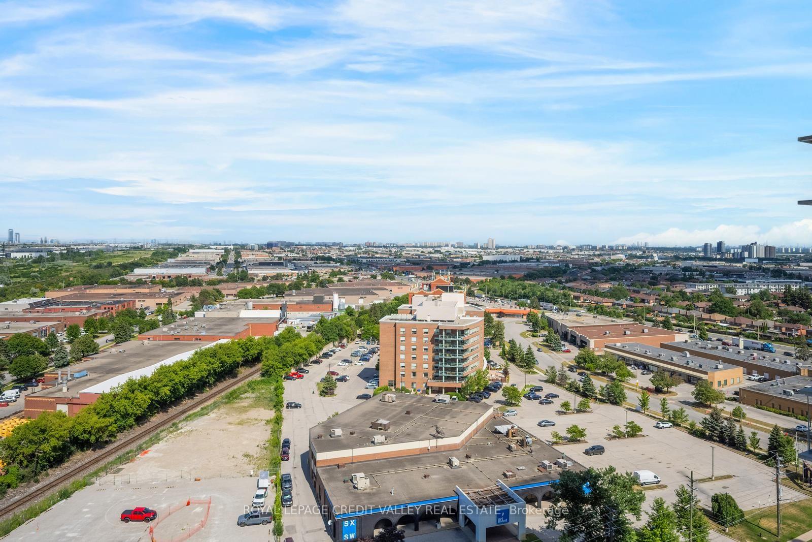 Photo 24 of 6 Flavelle Trail, Vaughan, Steeles West Industrial — HOMEH