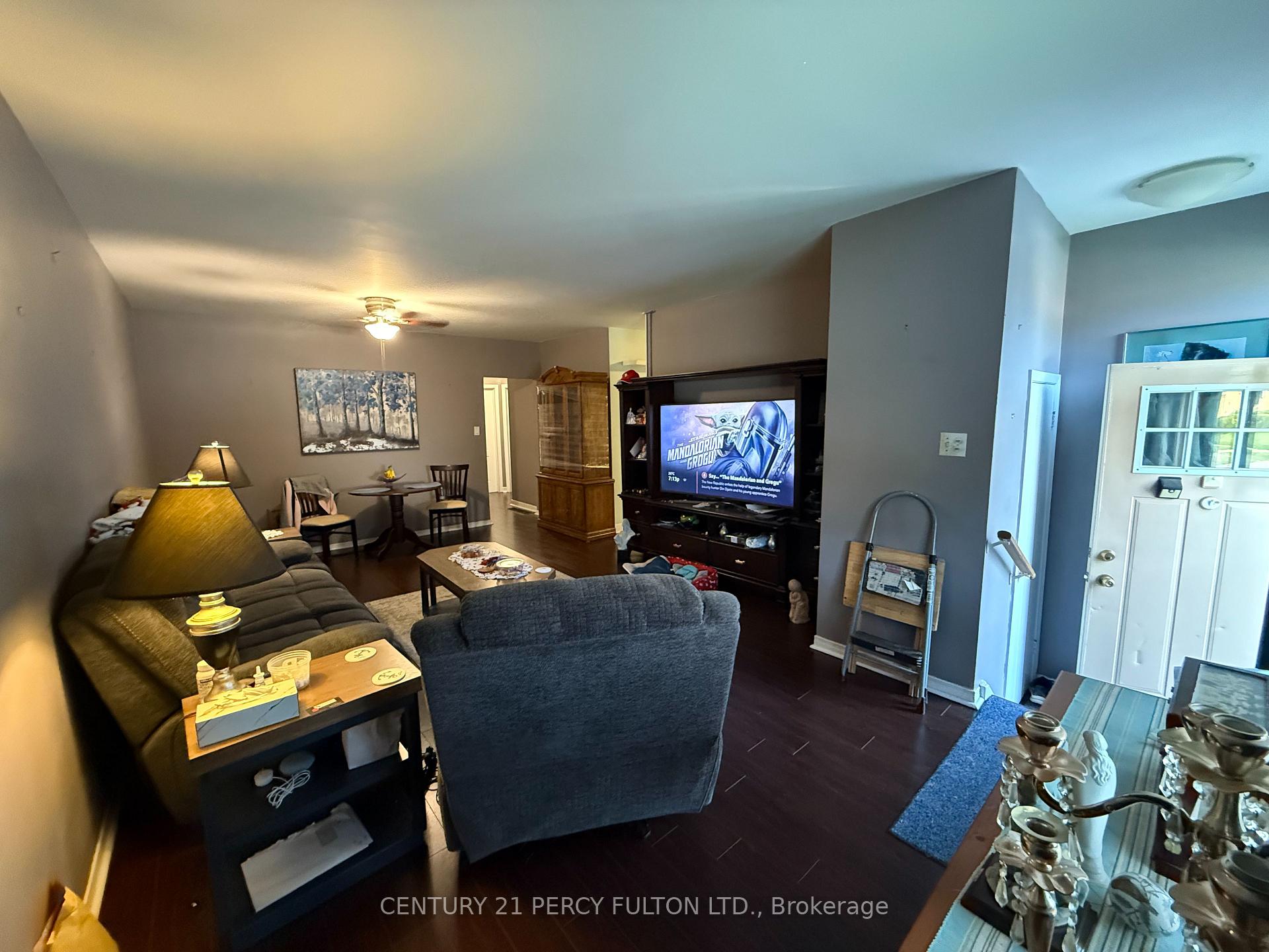 Photo 2 of Unit Unit 1, 220 Rosedale Drive, Whitby, Downtown Whitby — HOMEH