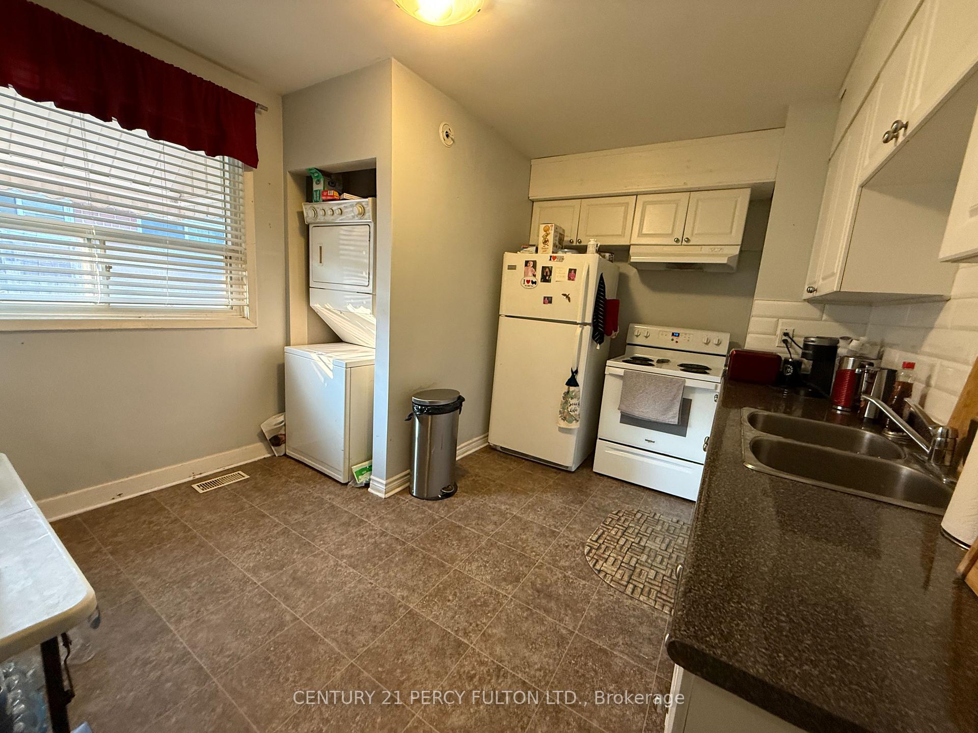 Photo 4 of Unit Unit 1, 220 Rosedale Drive, Whitby, Downtown Whitby — HOMEH